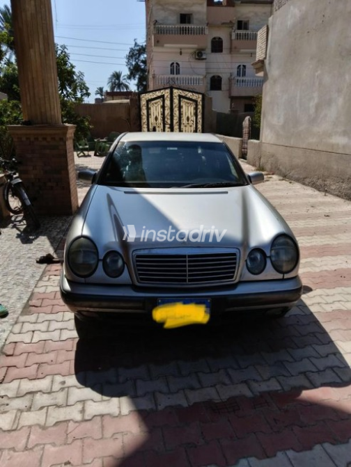 مرسيدس E 200 1999 فضي أوتوماتيك مستعملة للبيع في فاقوس - 6