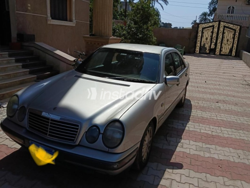 مرسيدس E 200 1999 فضي أوتوماتيك مستعملة للبيع في فاقوس - 7