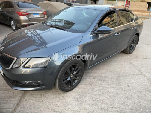 سكودا اوكتافيا A7 2020 رمادي غامق أوتوماتيك مستعملة للبيع في المحلة - 2