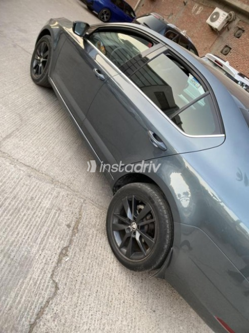 سكودا اوكتافيا A7 2020 رمادي غامق أوتوماتيك مستعملة للبيع في المحلة - 5