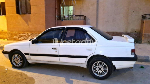 بيجو 405 1996 أبيض أوتوماتيك مستعملة للبيع في الإسكندرية - 1