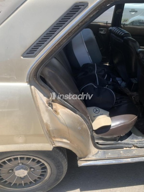 Peugeot 504 1975 Gold Automatic Used for Sale in 10th of Ramadan - 2
