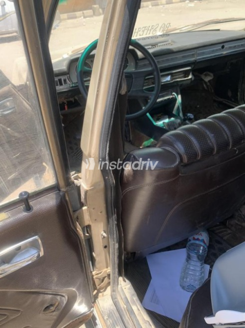 Peugeot 504 1975 Gold Automatic Used for Sale in 10th of Ramadan - 7