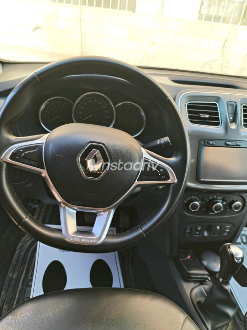 Renault Sandero Step Way 2018 White Automatic Used for Sale in Greater Cairo ( Cairo + Giza) - 2