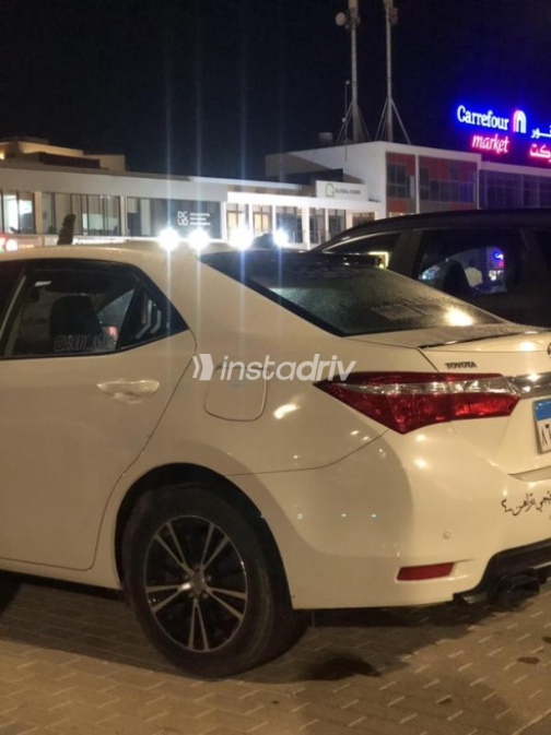 تويوتا كورولا 2015 أبيض أوتوماتيك مستعملة للبيع في المنصورة - 9