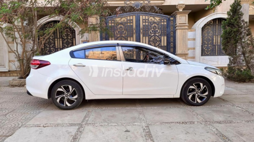 Kia Cerato 2018 White Automatic Used for Sale in Nasr city - 6