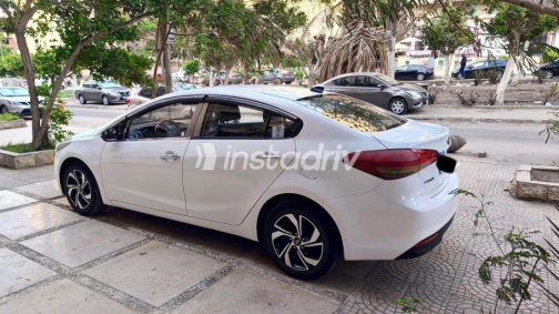 Kia Cerato 2018 White Automatic Used for Sale in Nasr city - 7