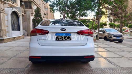 Kia Cerato 2018 White Automatic Used for Sale in Nasr city - 9