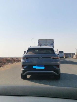 فولكس فاغن اي دي 4 2022 رمادي غامق أوتوماتيك مستعملة للبيع في القاهرة