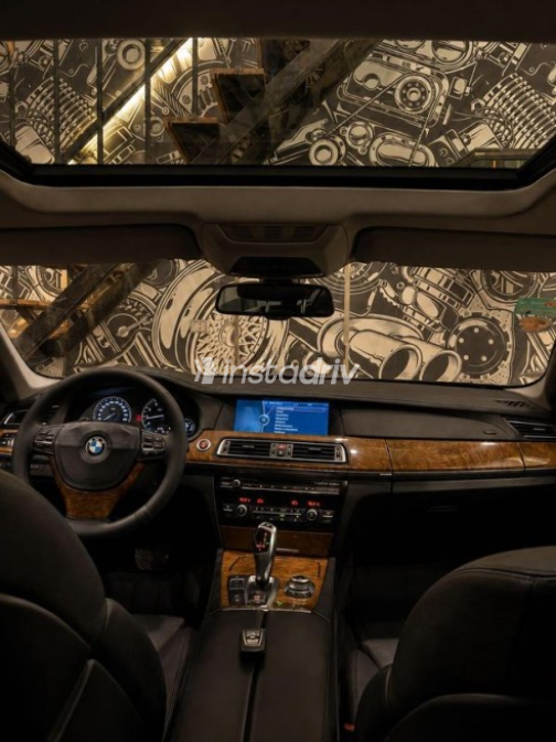 BMW 750 2011 Black Automatic Used for Sale in Cairo - 7