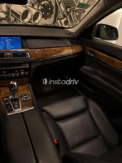 BMW 750 2011 Black Automatic Used for Sale in Cairo - 8