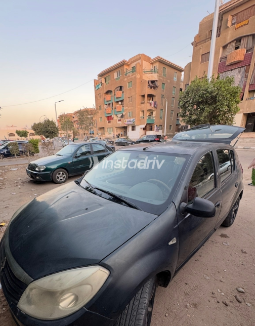 Renault Sandero 2012 Gray Manual Used for Sale in Greater Cairo ( Cairo + Giza) - 2