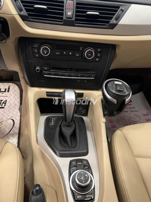 بي ام دبليو X1 2013 أزرق غامق أوتوماتيك مستعملة للبيع في الهرم - 3