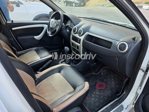 Renault Sandero 2014 White Automatic Used for Sale in Greater Cairo ( Cairo + Giza) - 5