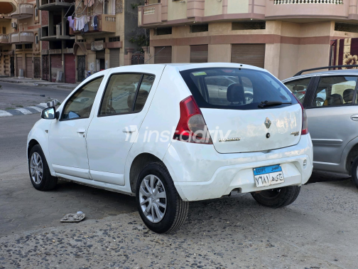 Renault Sandero 2014 White Automatic Used for Sale in Greater Cairo ( Cairo + Giza) - 6