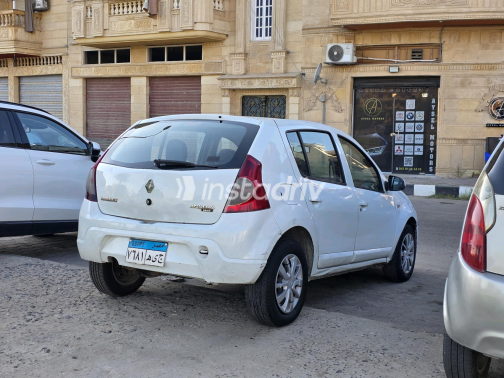 Renault Sandero 2014 White Automatic Used for Sale in Greater Cairo ( Cairo + Giza) - 7