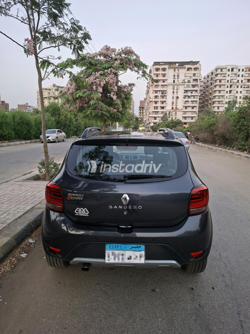 Renault Sandero Step Way 2021 Gray Automatic Used for Sale in Greater Cairo ( Cairo + Giza) - 1