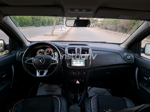 Renault Sandero Step Way 2021 Gray Automatic Used for Sale in Greater Cairo ( Cairo + Giza) - 5