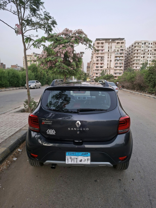 Renault Sandero Step Way 2021 Gray Automatic Used for Sale in Greater Cairo ( Cairo + Giza)