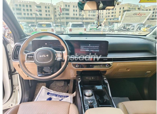 كيا سورينتو 2024 أبيض أوتوماتيك مستعملة للبيع في 6 أكتوبر - 4