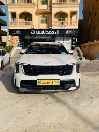 كيا سورينتو 2024 أبيض أوتوماتيك مستعملة للبيع في 6 أكتوبر