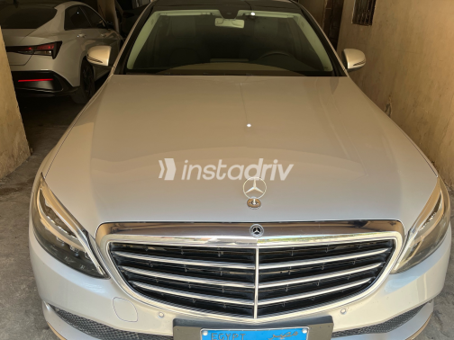 Mercedes C 200 2020 Silver Automatic Used for Sale in Greater Cairo ( Cairo + Giza) - 3