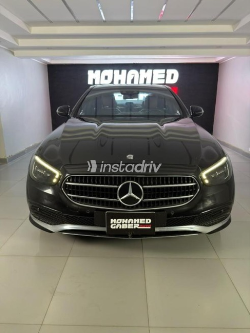 مرسيدس E 200 2021 أسود أوتوماتيك مستعملة للبيع في القاهرة - 1
