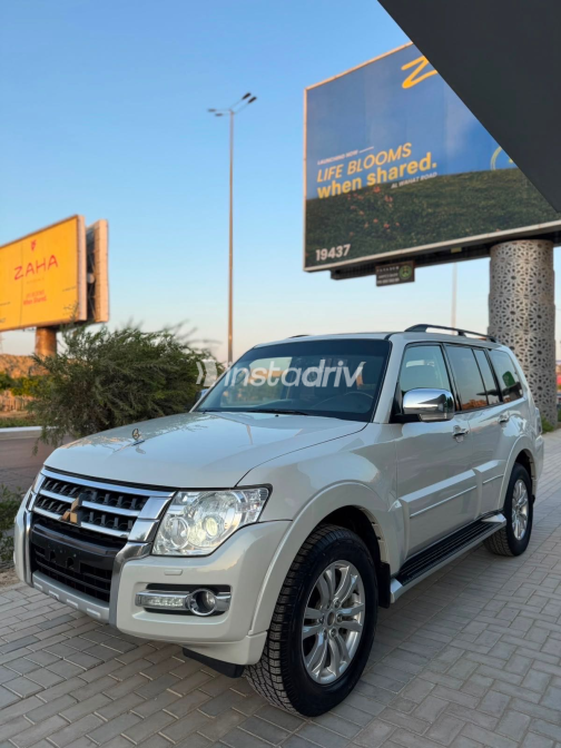 Mitsubishi Pajero 2020 White Automatic Used for Sale in Greater Cairo ( Cairo + Giza) - 3
