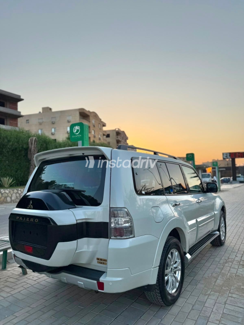Mitsubishi Pajero 2020 White Automatic Used for Sale in Greater Cairo ( Cairo + Giza) - 4