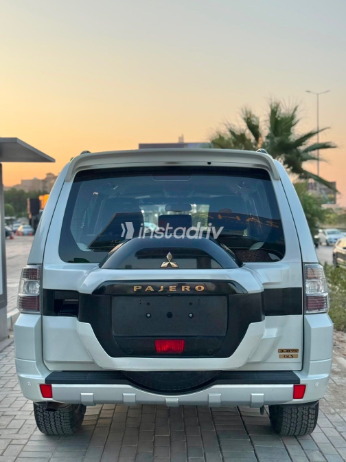 Mitsubishi Pajero 2020 White Automatic Used for Sale in Greater Cairo ( Cairo + Giza) - 8