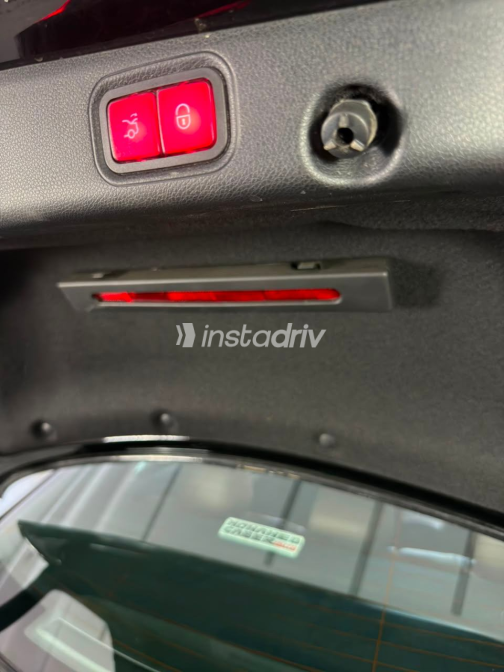 Mercedes E 200 2021 Black Automatic Used for Sale in Greater Cairo ( Cairo + Giza) - 4