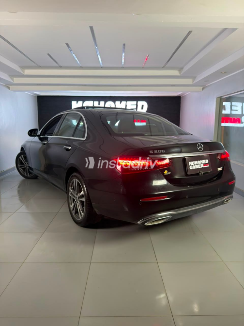 Mercedes E 200 2021 Black Automatic Used for Sale in Greater Cairo ( Cairo + Giza) - 6