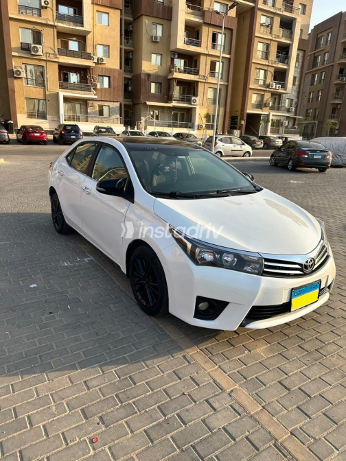 Toyota Corolla 2014 White Automatic Used for Sale in Greater Cairo ( Cairo + Giza) - 2
