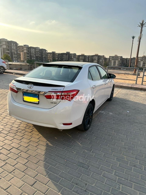 Toyota Corolla 2014 White Automatic Used for Sale in Greater Cairo ( Cairo + Giza) - 3