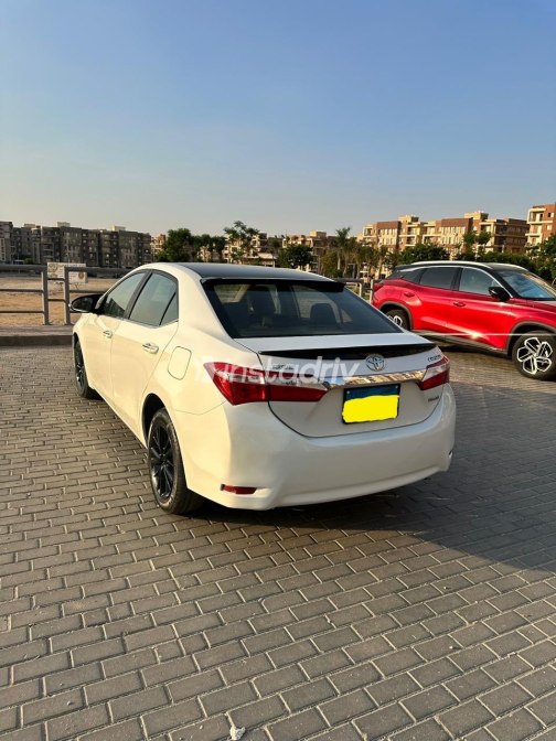 Toyota Corolla 2014 White Automatic Used for Sale in Greater Cairo ( Cairo + Giza) - 6