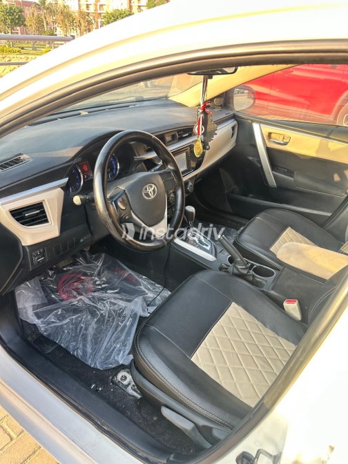 Toyota Corolla 2014 White Automatic Used for Sale in Greater Cairo ( Cairo + Giza) - 7
