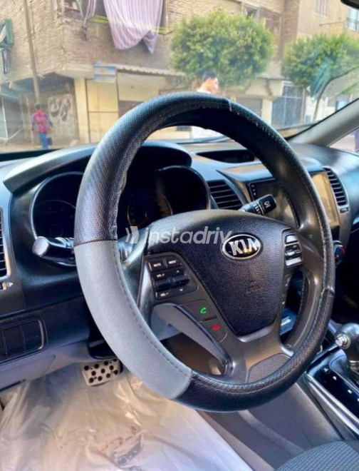 Kia Cerato 2017 White Automatic Used for Sale in Greater Cairo ( Cairo + Giza) - 7
