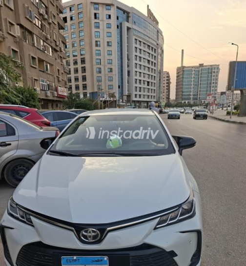 تويوتا كورولا 2022 أبيض أوتوماتيك مستعملة للبيع في القاهرة الكبرى ( القاهرة - الجيزة) - 1