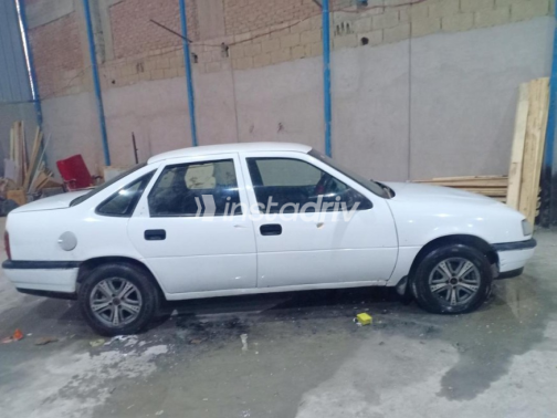 Opel Vectra 1994 White Automatic Used for Sale in Cairo - 4