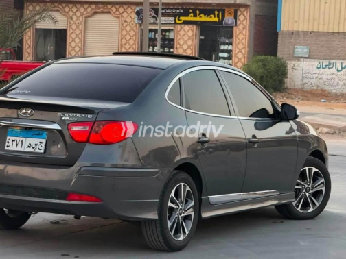 Hyundai Elantra HD 2020 White Automatic Used for Sale in Greater Cairo ( Cairo + Giza) - 7