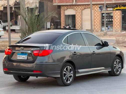 Hyundai Elantra HD 2020 White Automatic Used for Sale in Greater Cairo ( Cairo + Giza) - 8