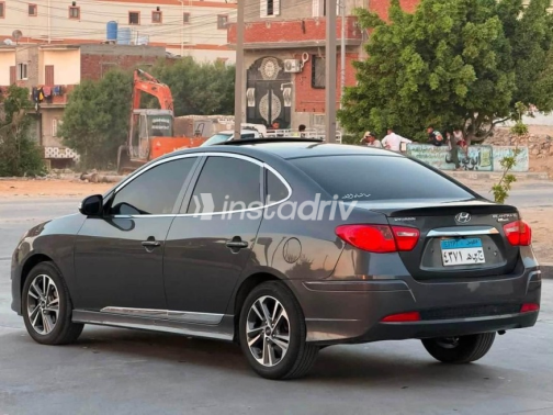 Hyundai Elantra HD 2020 White Automatic Used for Sale in Greater Cairo ( Cairo + Giza) - 9