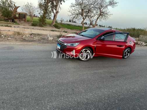 Hyundai Elantra AD 2019 White Automatic Used for Sale in Greater Cairo ( Cairo + Giza) - 4