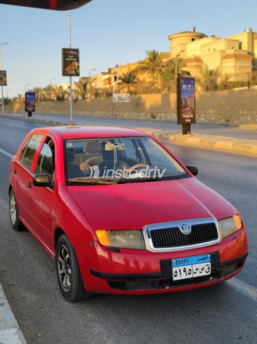 سكودا فابيا 2001 أحمر أوتوماتيك مستعملة للبيع في القاهرة - 1