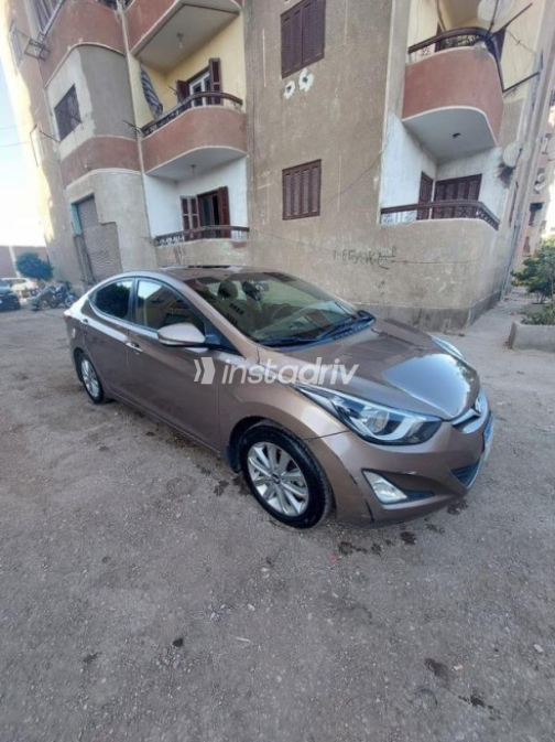 هيونداي إلنترا ام دى 2015 برونزي أوتوماتيك مستعملة للبيع في مصر الجديدة - 3