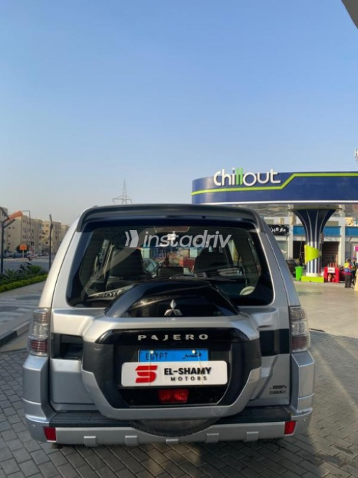 ميتسوبيشي باجيرو 2016 فضي أوتوماتيك مستعملة للبيع في القاهرة - 4