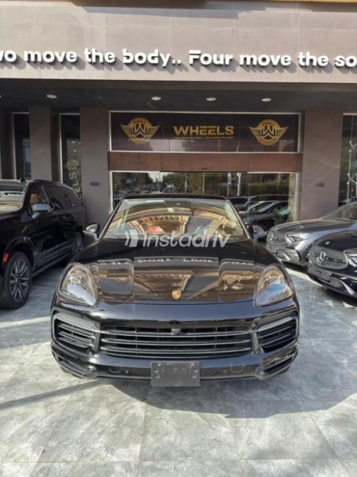 Porsche Cayenne 2020 Black Automatic Used for Sale in Cairo - 3