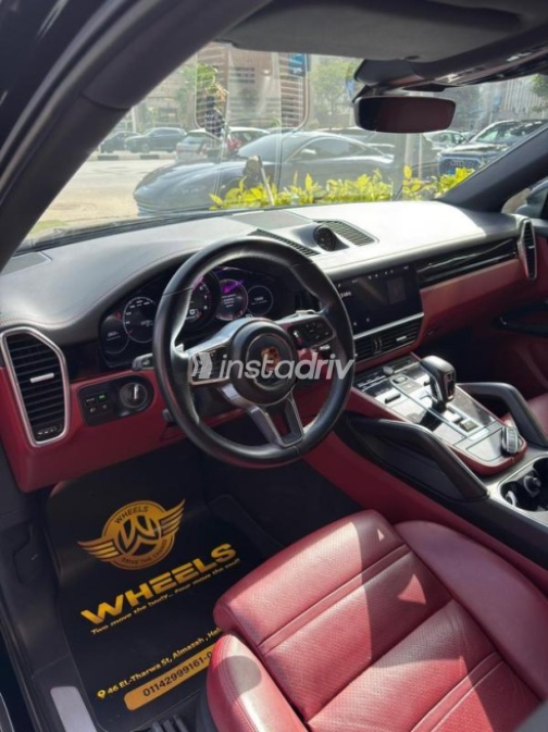 Porsche Cayenne 2020 Black Automatic Used for Sale in Cairo - 4