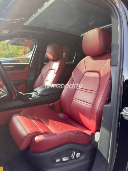 Porsche Cayenne 2020 Black Automatic Used for Sale in Cairo - 5