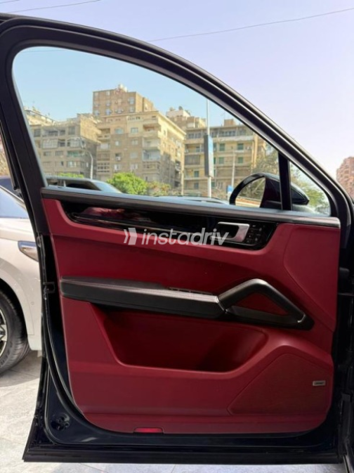 Porsche Cayenne 2020 Black Automatic Used for Sale in Cairo - 6